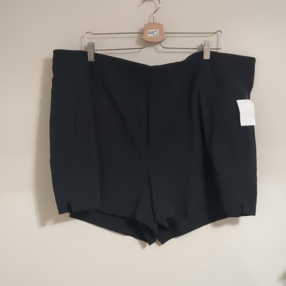 Athleta Black Trekkie North Shorts Size 24 Plus Size - Picture 2 of 3